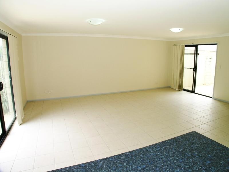 16 Estate Pl, Holland Park West QLD 4121