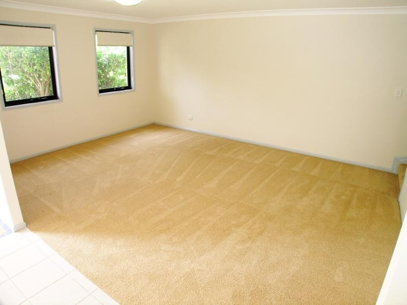 16 Estate Pl, Holland Park West QLD 4121