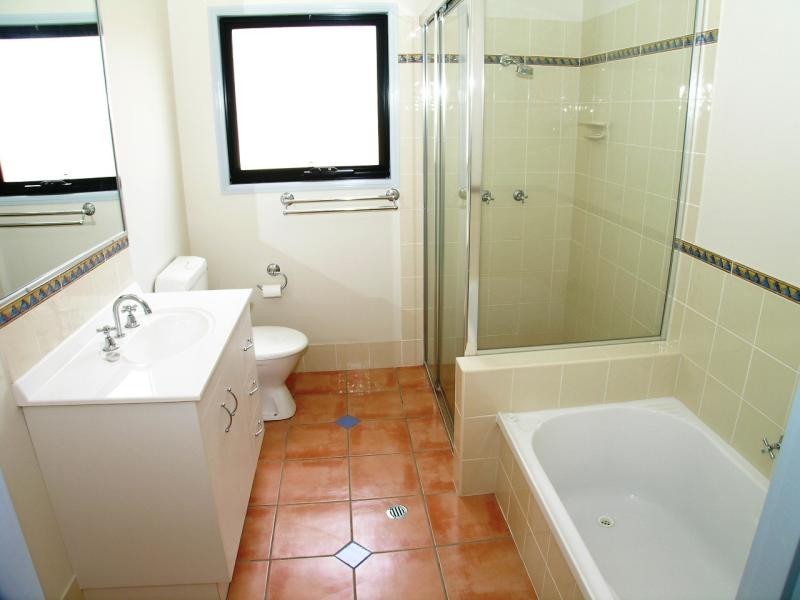 16 Estate Pl, Holland Park West QLD 4121