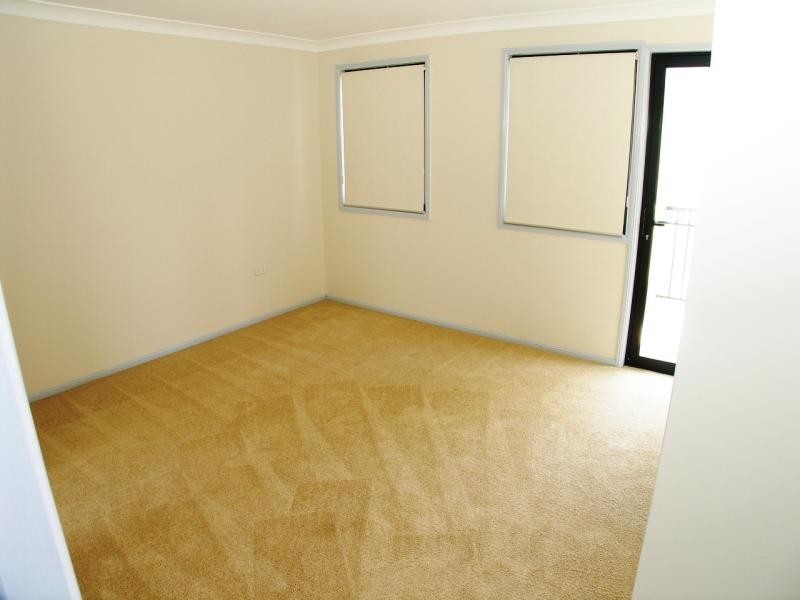 16 Estate Pl, Holland Park West QLD 4121