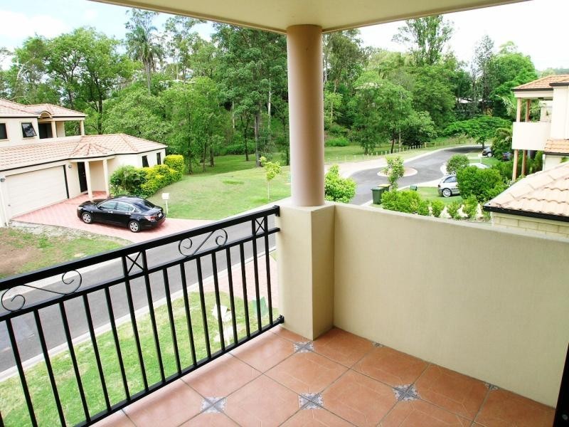 16 Estate Pl, Holland Park West QLD 4121