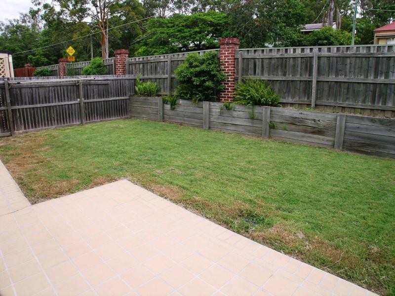 16 Estate Pl, Holland Park West QLD 4121