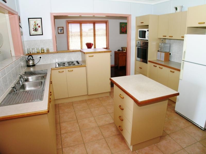 11 Frost St, Mount Gravatt East QLD 4122