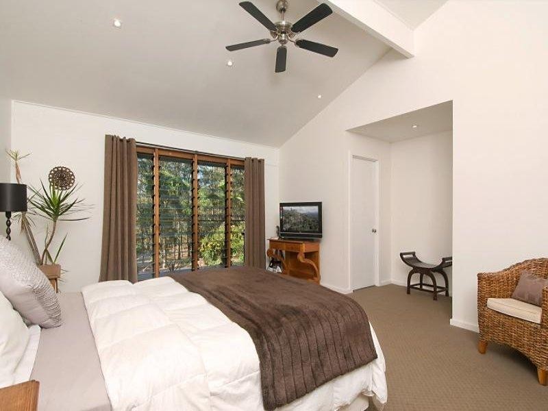 8 Brinawa St, Camp Hill QLD 4152