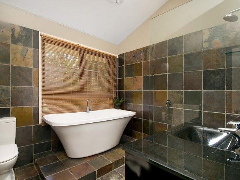 8 Brinawa St, Camp Hill QLD 4152