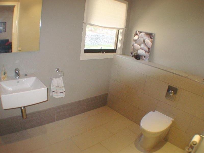 8 Brinawa St, Camp Hill QLD 4152