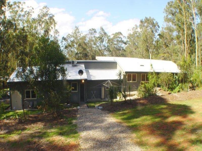 8 Brinawa St, Camp Hill QLD 4152