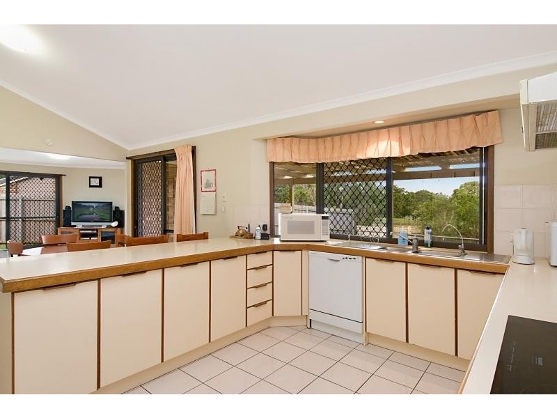 1 Breadsell St, Carindale QLD 4152