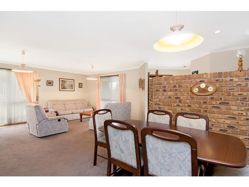 1 Breadsell St, Carindale QLD 4152