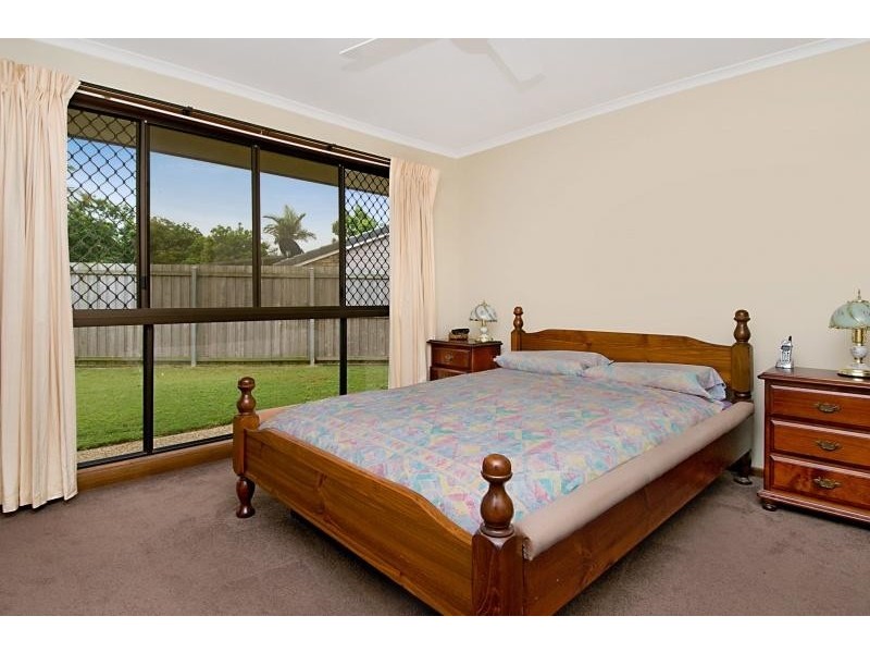 1 Breadsell St, Carindale QLD 4152