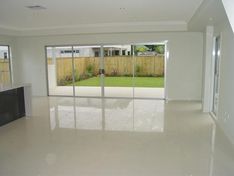 8 School  St, Hendra QLD 4011