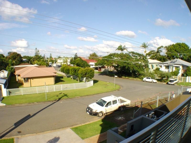 8 School  St, Hendra QLD 4011