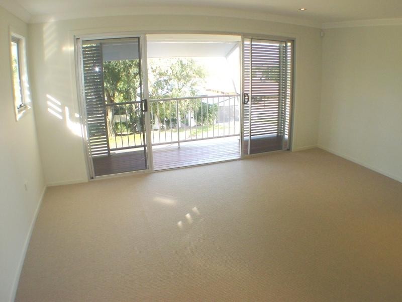 8 School  St, Hendra QLD 4011