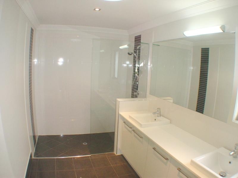 8 School  St, Hendra QLD 4011