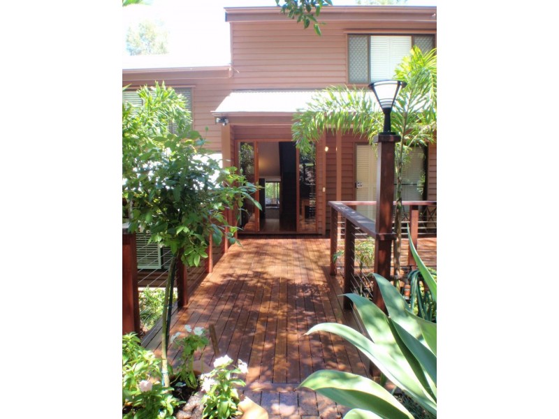 21 Cluden  St, Holland Park West QLD 4121