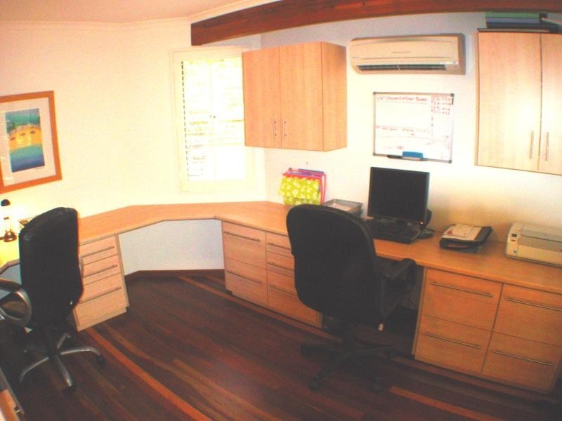 21 Cluden  St, Holland Park West QLD 4121