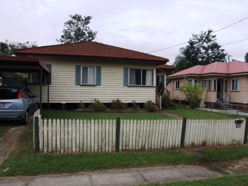 28 Dobbie St, Holland Park QLD 4121