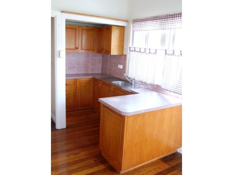 28 Dobbie St, Holland Park QLD 4121