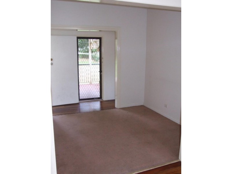 28 Dobbie St, Holland Park QLD 4121