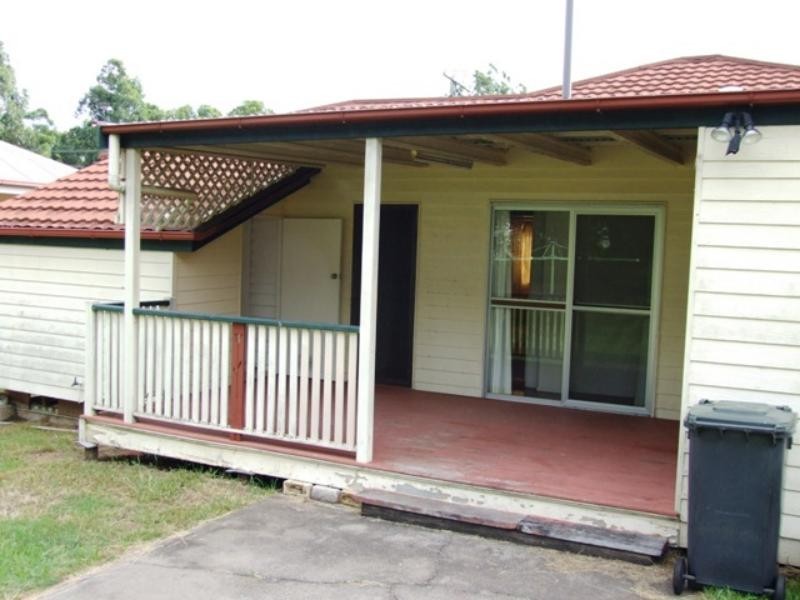 28 Dobbie St, Holland Park QLD 4121