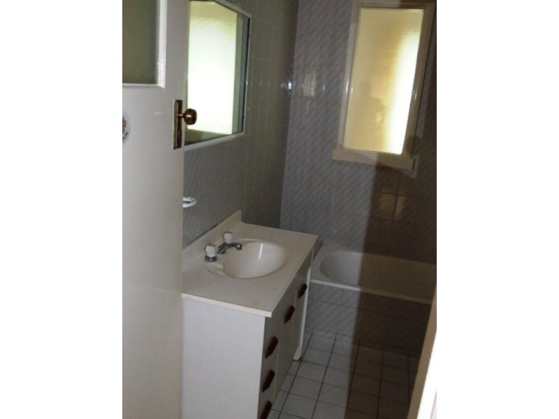 28 Dobbie St, Holland Park QLD 4121