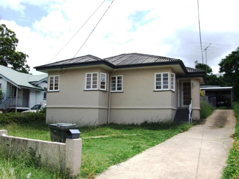 15 Captain St, Holland Park QLD 4121