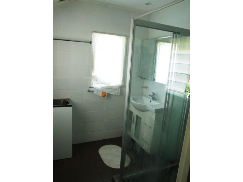 15 Captain St, Holland Park QLD 4121