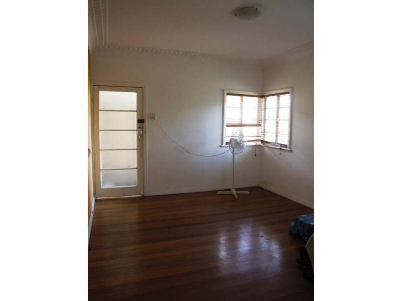 15 Captain St, Holland Park QLD 4121