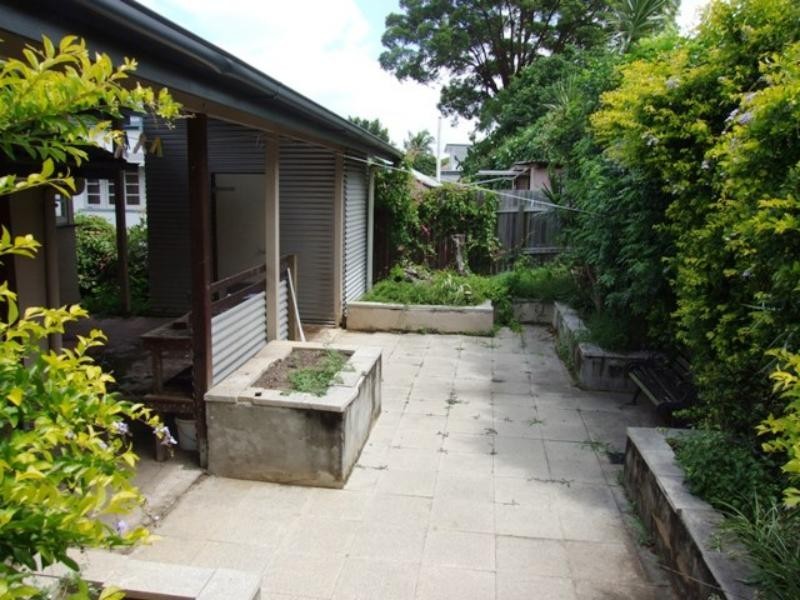 15 Captain St, Holland Park QLD 4121