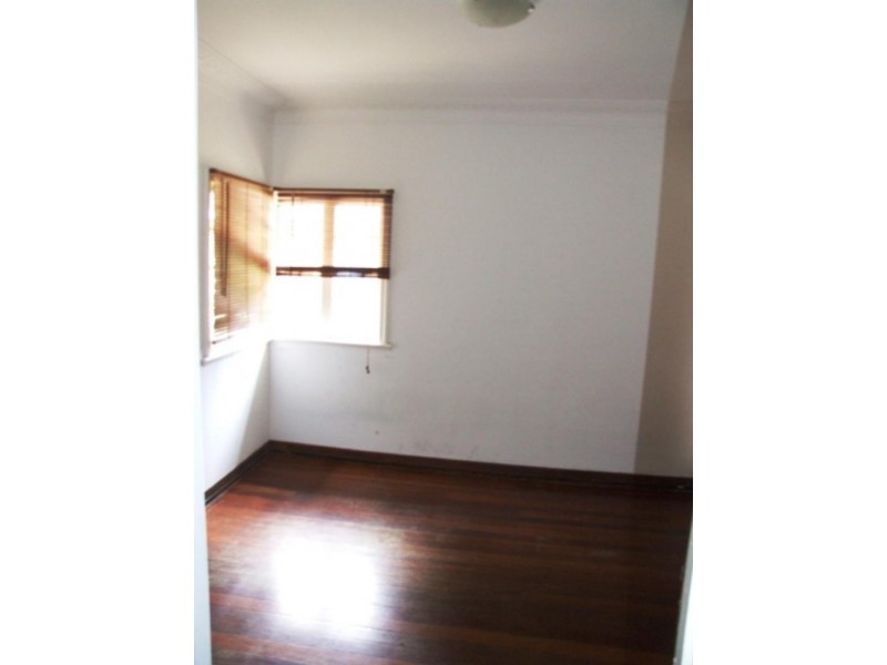 15 Captain St, Holland Park QLD 4121