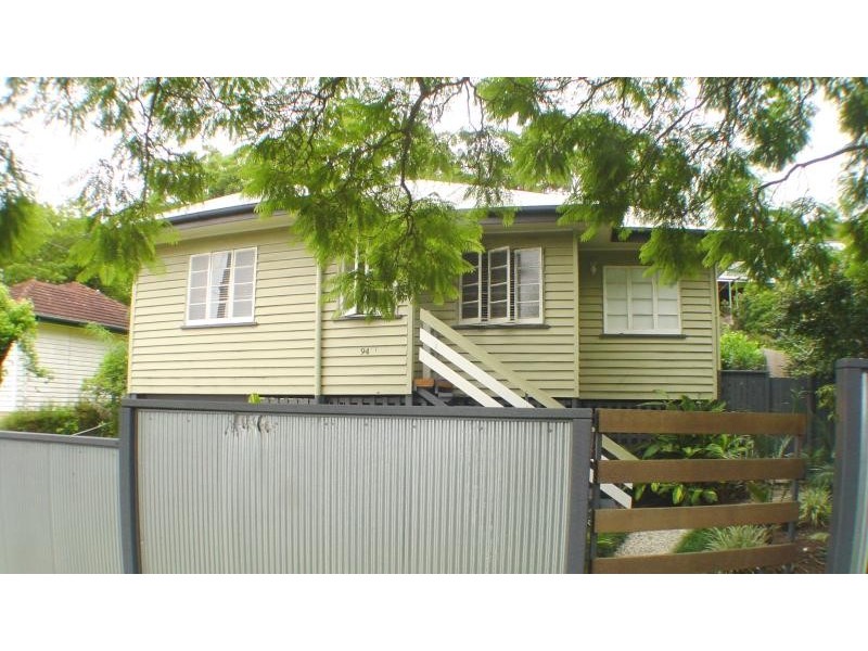 94 Nursery Rd, Holland Park West QLD 4121