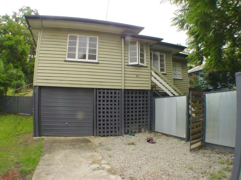 94 Nursery Rd, Holland Park West QLD 4121