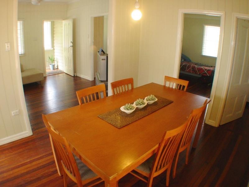 94 Nursery Rd, Holland Park West QLD 4121