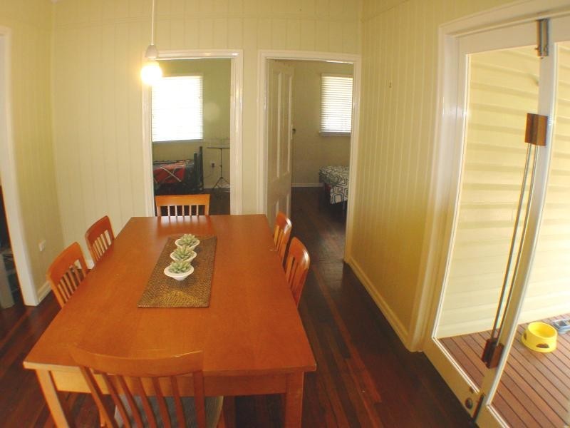 94 Nursery Rd, Holland Park West QLD 4121