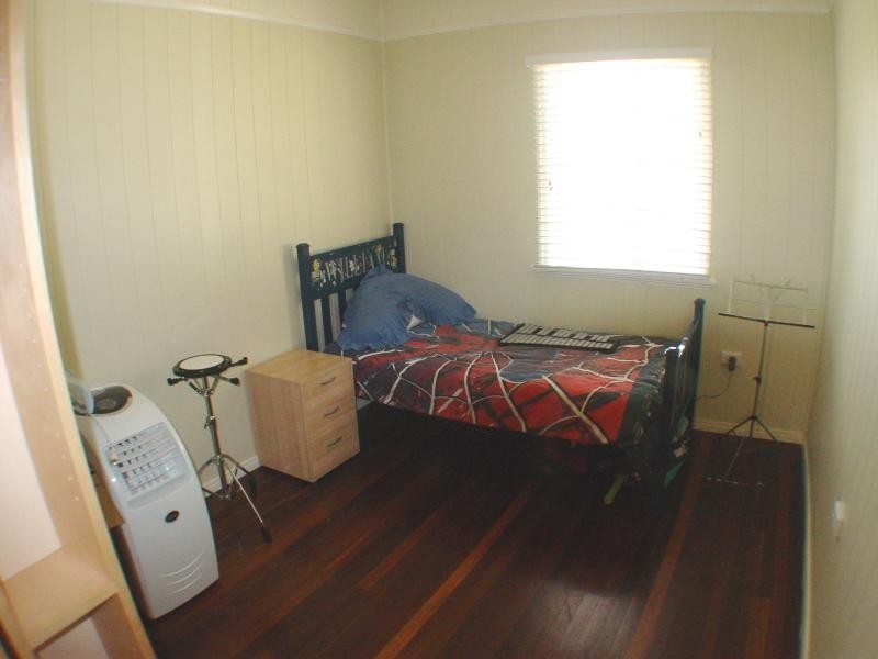 94 Nursery Rd, Holland Park West QLD 4121