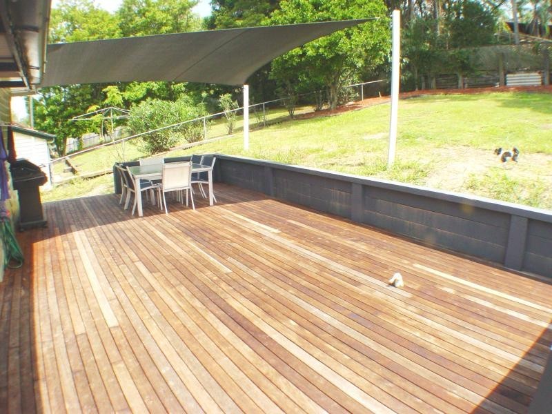 94 Nursery Rd, Holland Park West QLD 4121