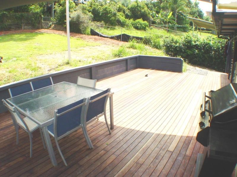 94 Nursery Rd, Holland Park West QLD 4121