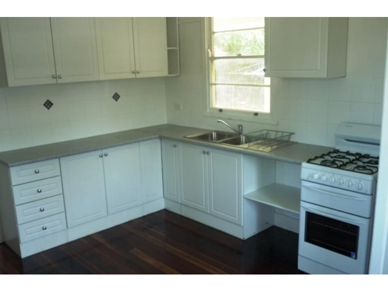 74 Kitchener St, Wynnum QLD 4178