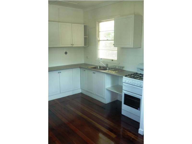 74 Kitchener St, Wynnum QLD 4178