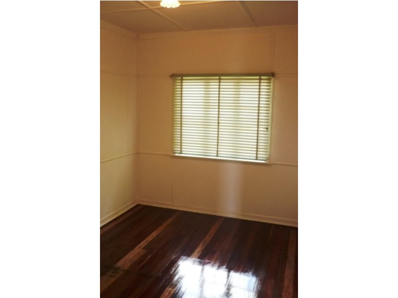 74 Kitchener St, Wynnum QLD 4178