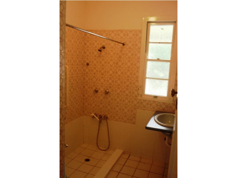 74 Kitchener St, Wynnum QLD 4178