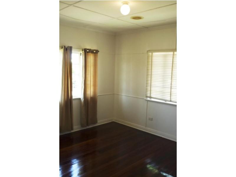 74 Kitchener St, Wynnum QLD 4178