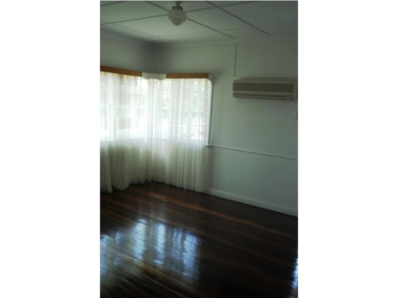 74 Kitchener St, Wynnum QLD 4178