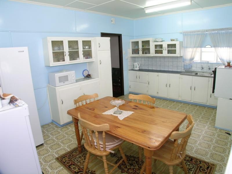 57 Holland Rd, Holland Park QLD 4121