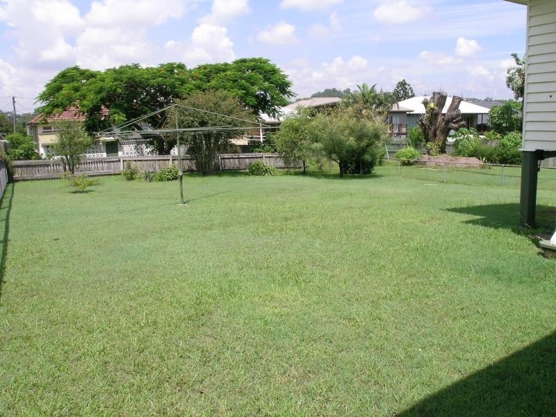 57 Holland Rd, Holland Park QLD 4121