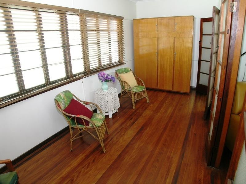 57 Holland Rd, Holland Park QLD 4121