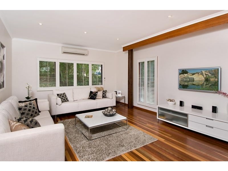 21 Cluden St, Holland Park QLD 4121