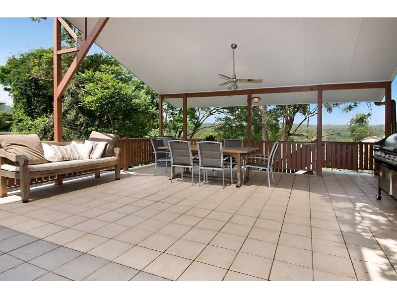 21 Cluden St, Holland Park QLD 4121