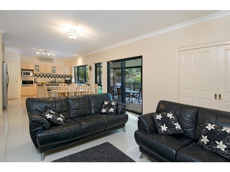 9  Sandalwood  Cl, Mackenzie QLD 4156