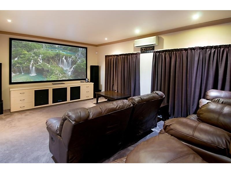 9  Sandalwood  Cl, Mackenzie QLD 4156